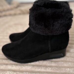 DKNY Abri Wedge Booties Black Faux Fur Trim Zip Women's Size 8